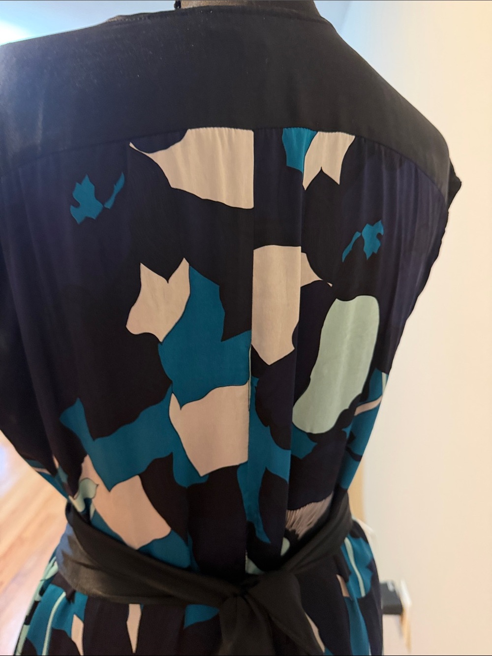109% Silk Women’s Teal & Black V-Neck Patterned Dress - Picture 3 of 3